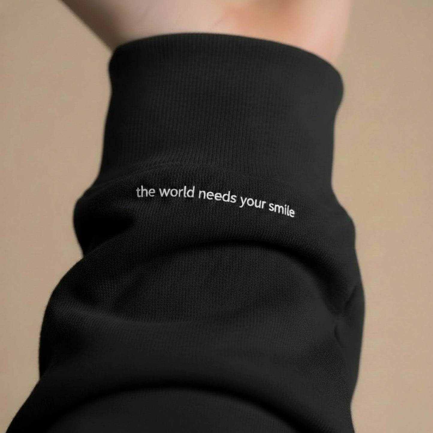 "THE WORLD NEEDS YOUR SMILE" 連帽衛衣