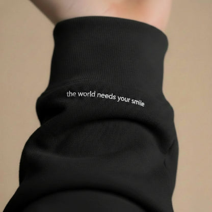 "THE WORLD NEEDS YOUR SMILE" 連帽衛衣